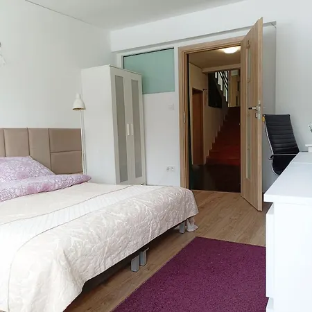 Hostel Pokoje Krakow Plus *